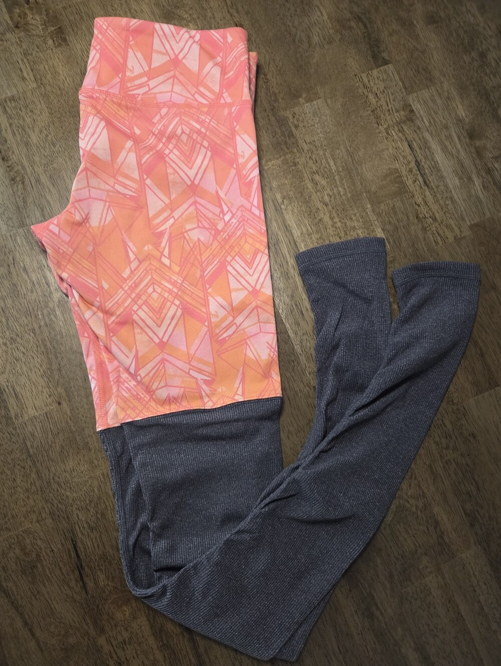 ALO Yoga Goddess Funky Geometric Leggings in Orange Coral & Ribbed Charcoal